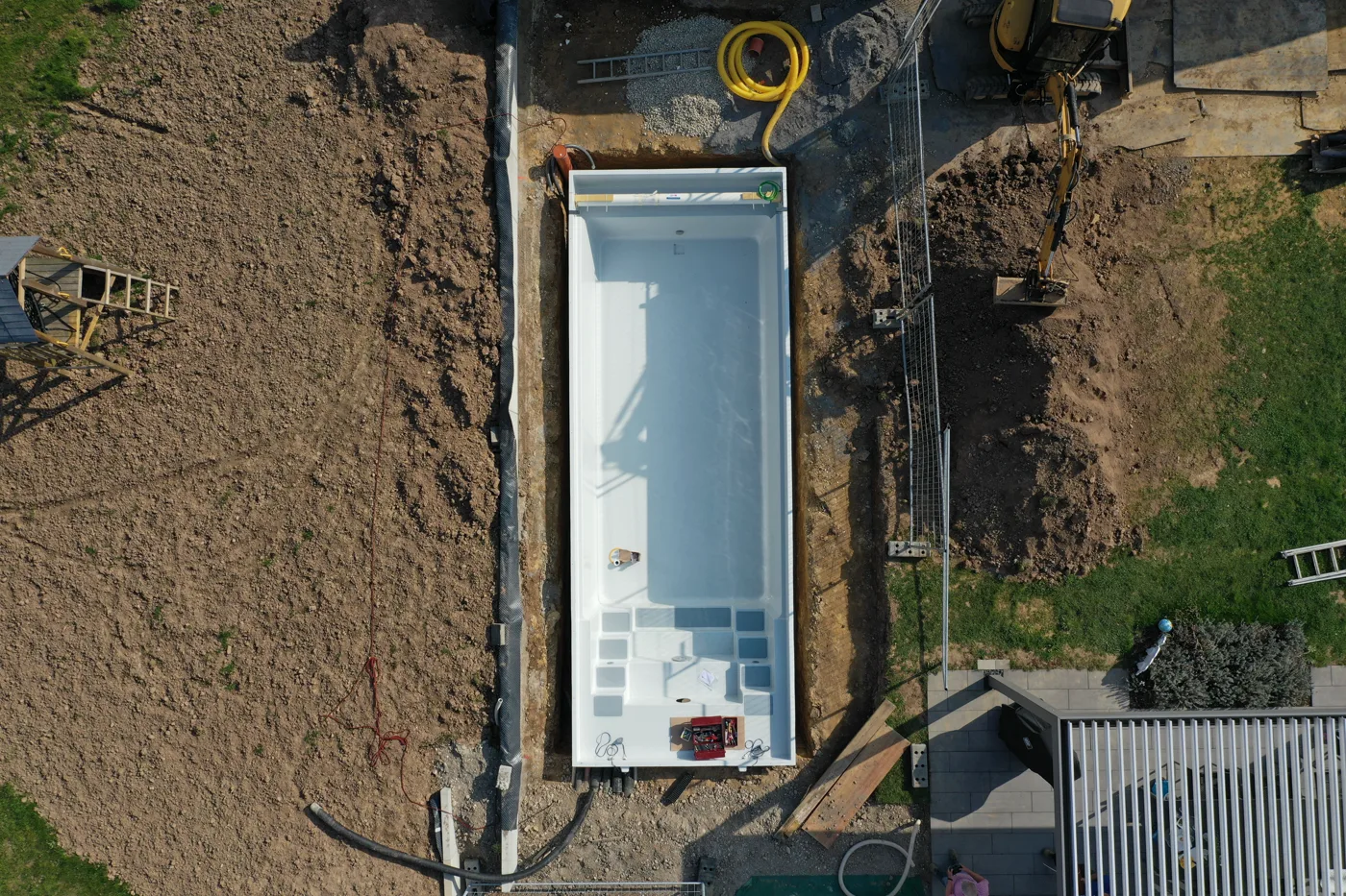 Poolprojekt in Lahr während des Baus, zum Vergleich gedreht
